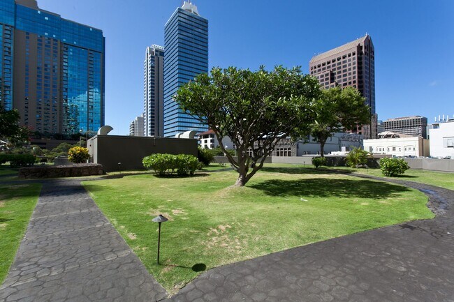 Building Photo - Kukui Plaza #D1905 - Downtown Convenience ...