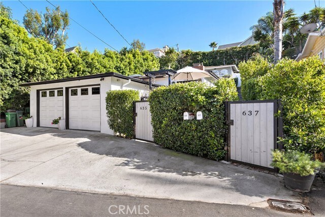 Building Photo - 637 St Ann's Dr