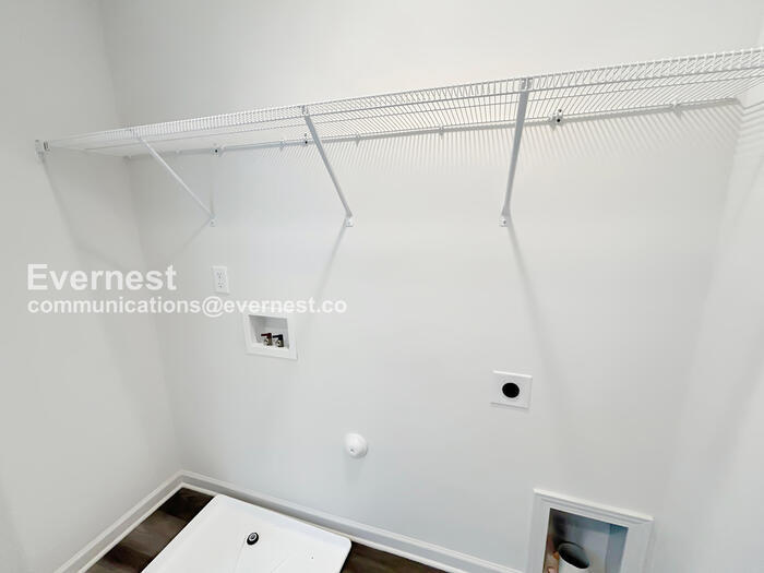 Building Photo - 5213 Rockwood Rd