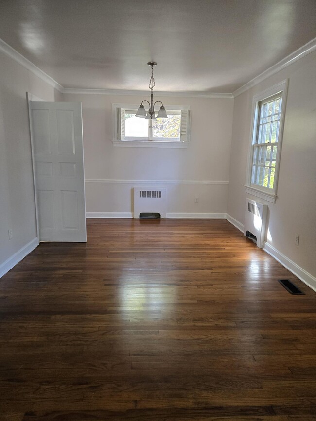 Dining Room - 415 S Washington St