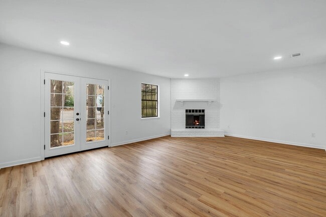 Building Photo - 1305 Cross Creek Cir