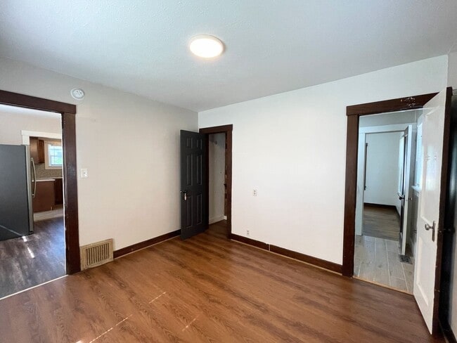 Building Photo - 2 Bed In Great Location
