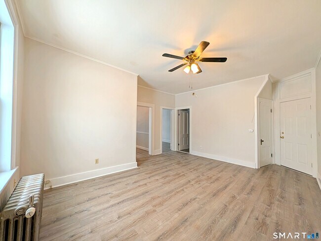 Building Photo - 516 Main St