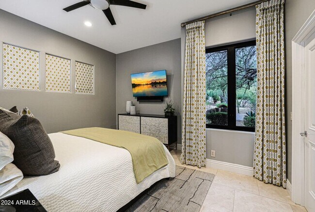 Building Photo - Beautiful custom home with backyard Oasis!