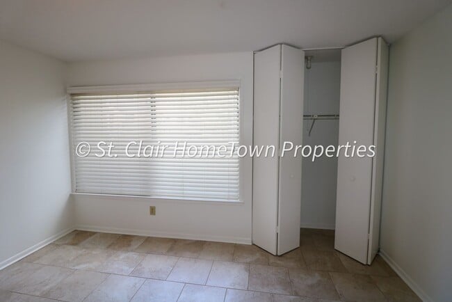 Building Photo - Beautiful Condo