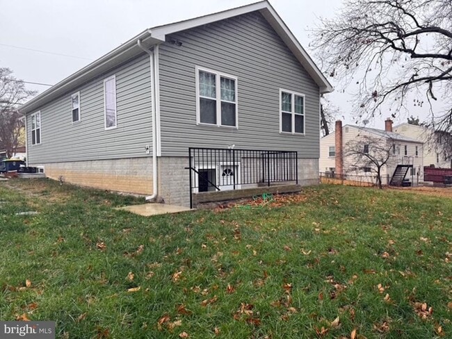 Building Photo - 6409 63rd Pl