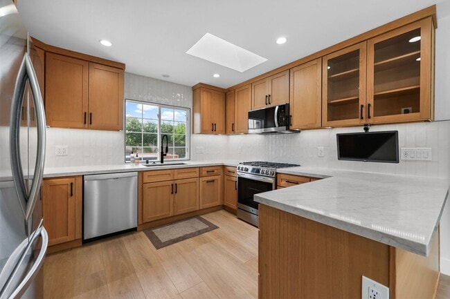 Building Photo - Modern Indoor / Outdoor Living with Resort-Style Yard & Bonus Suite