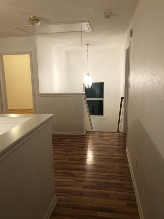 Building Photo - 713 Camino Alto Dr