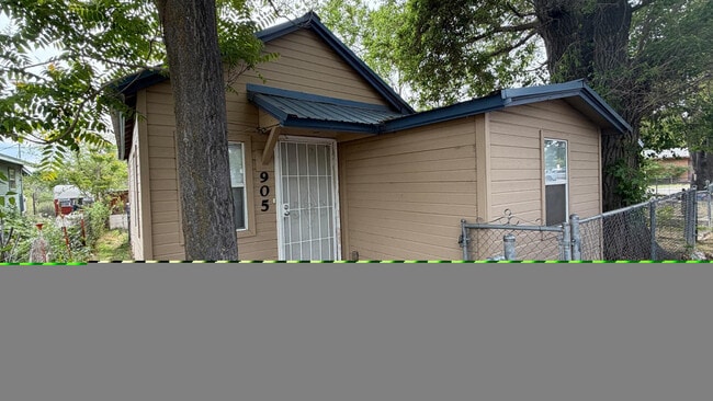 Building Photo - 905 N 2nd St