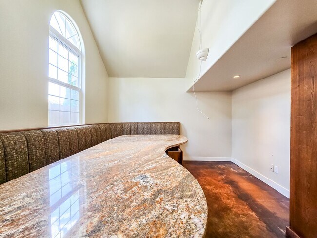 Building Photo - Spacious 3BD Rambler