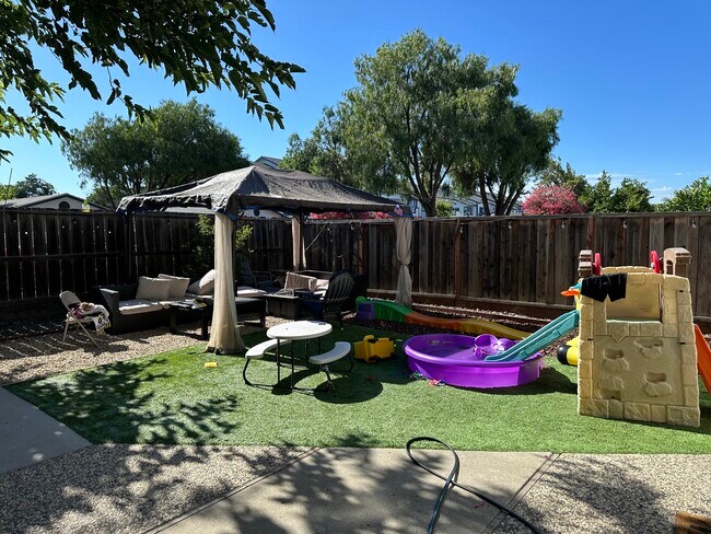 Building Photo - 4670 Holycon Cir