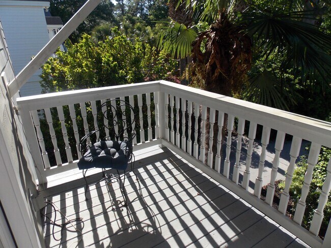 Building Photo - 568 Hammock Ave