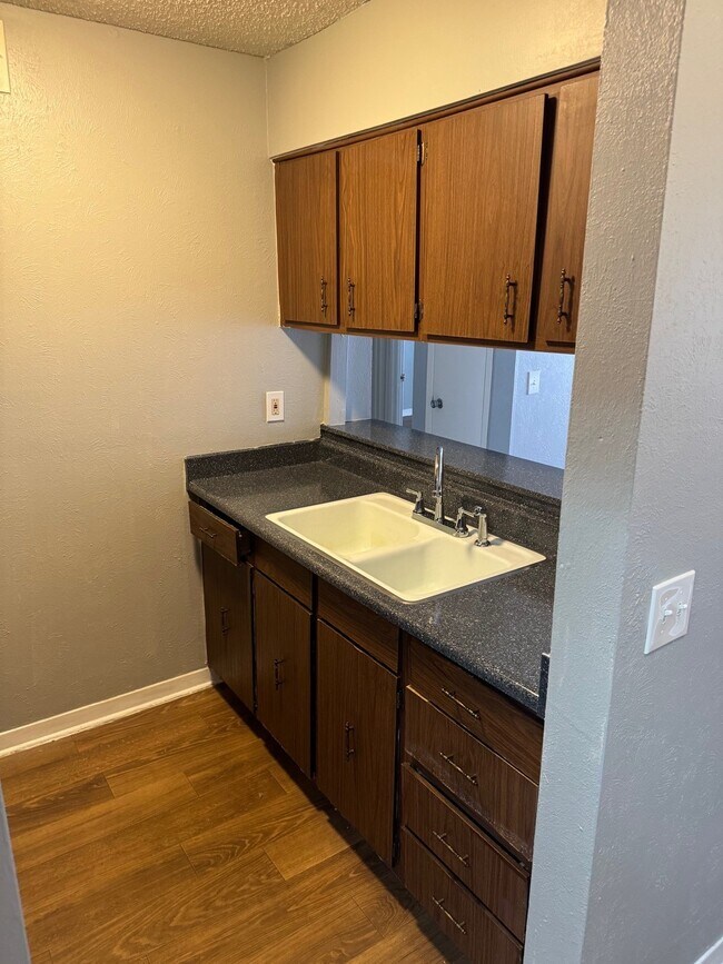Kitchen - Normandale Place Apartments
