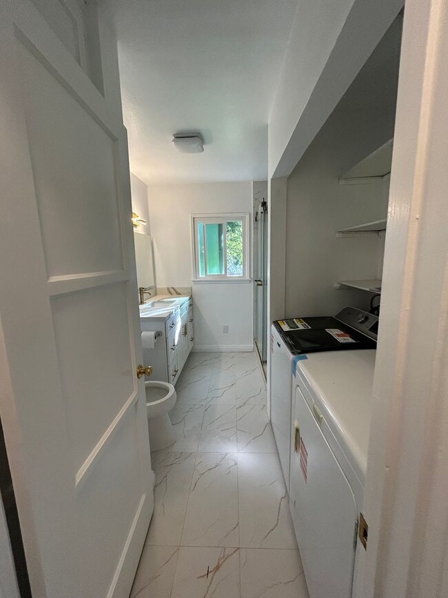 Building Photo - Beautiful 3 bed 2 bath home