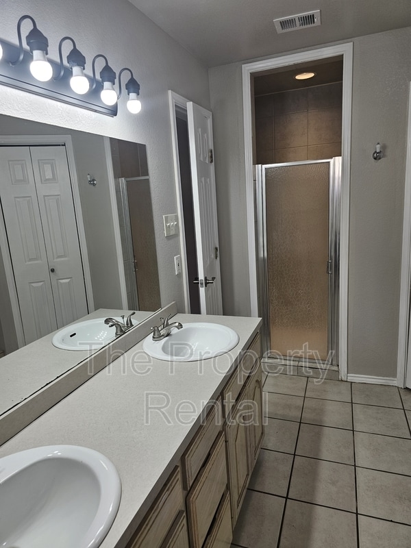 Building Photo - 4407 Trevino St