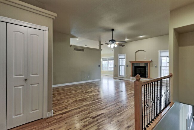 Building Photo - Don't Miss This Spacious Home in West Greeley