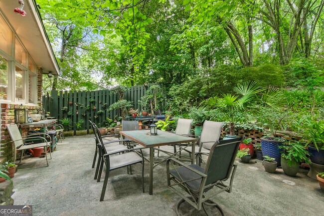 Building Photo - 1232 Bernadette Ln NE