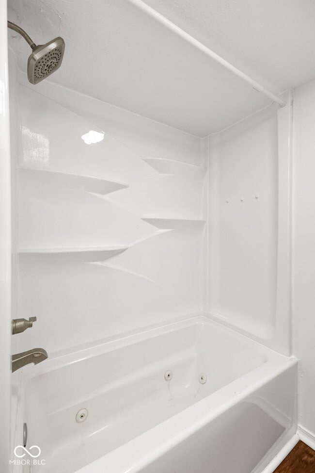 Building Photo - 7488 Countrybrook Dr