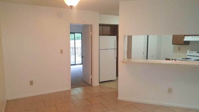 Building Photo - AWESOME 3 BED/2 BATH TOWNHOME W/OPEN FLOOR...