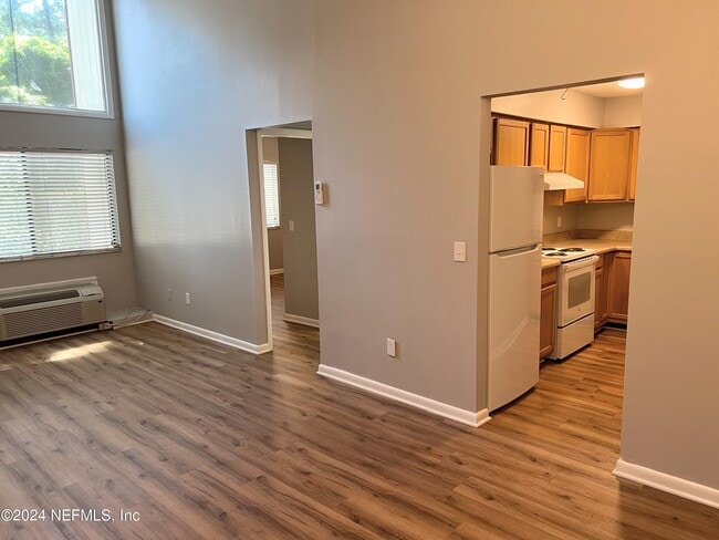 Building Photo - 8160 San Jose Manor Dr E