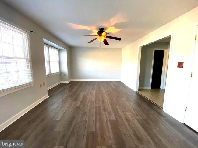 Building Photo - 12129 Salemtown Dr