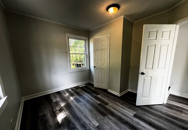 Building Photo - Walnut Cove Country Living with 2 Bedrooms, 1 Bath & Huge Bonus Space