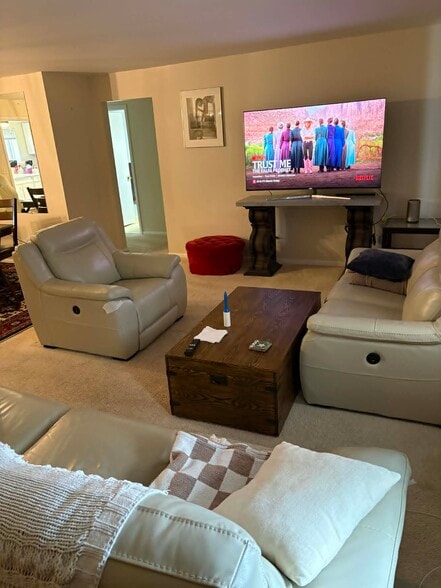 Building Photo - 2415 East Ave