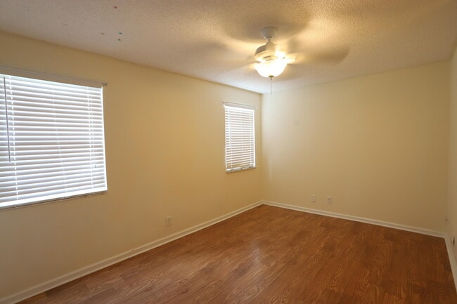 Building Photo - 1715 Woodbridge Lakes Cir