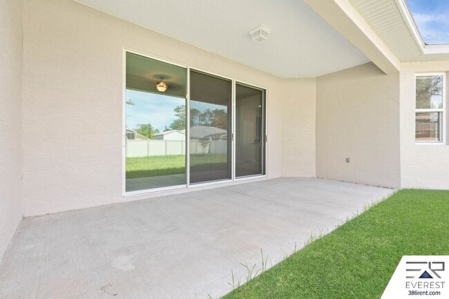 Building Photo - FULLY FENCED, LIKE NEW 3/2/2 IN DESIRABLE PINE GROVE