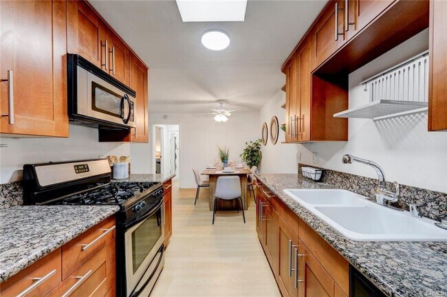 Building Photo - 11138 Aqua Vista St