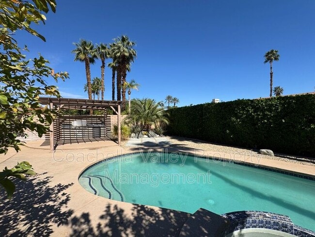 Building Photo - 40588 Clover Ln