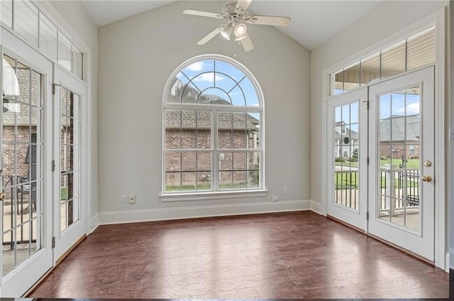 Building Photo - 304 Mistletoe Dr