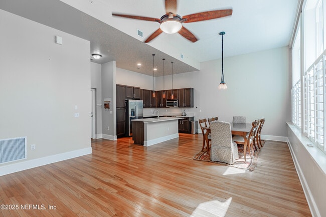 Building Photo - 2525 College St