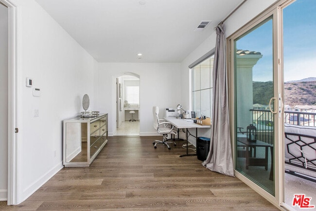 Building Photo - 24407 Clear Creek Pl