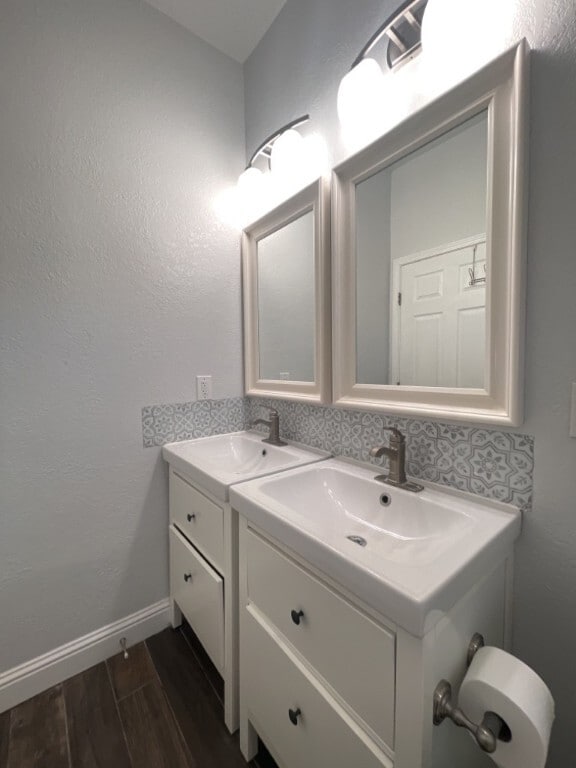 Building Photo - 806 E 3rd St