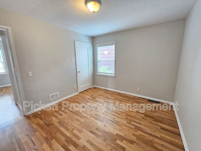 Building Photo - 2133 E Highlands St