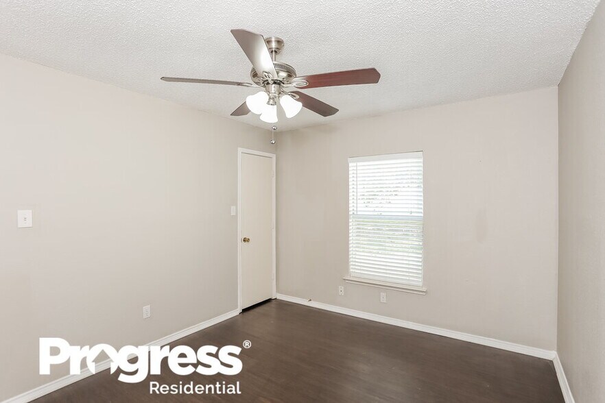 Building Photo - 10241 Maria Dr