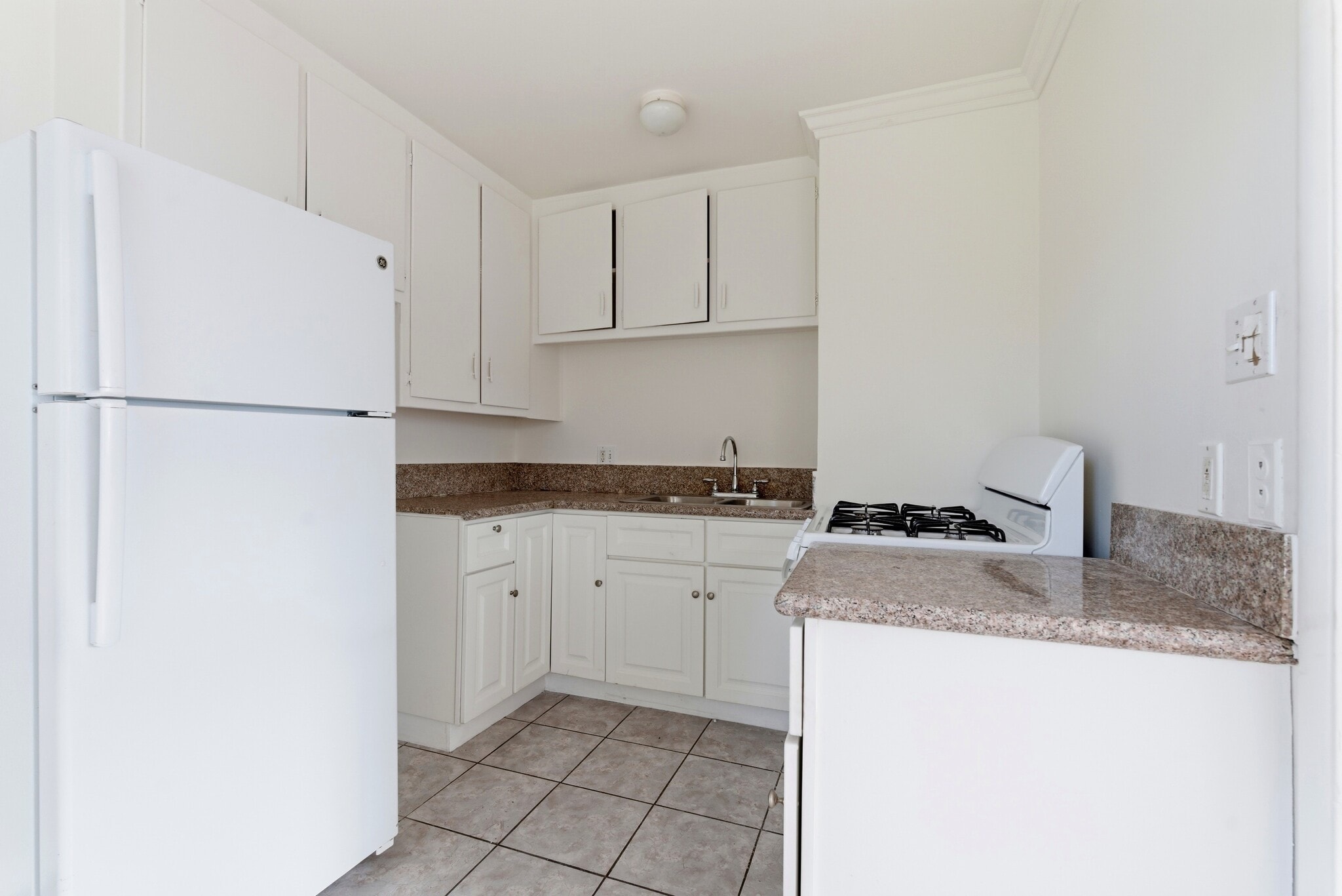 Building Photo - 7932 Brimfield Ave