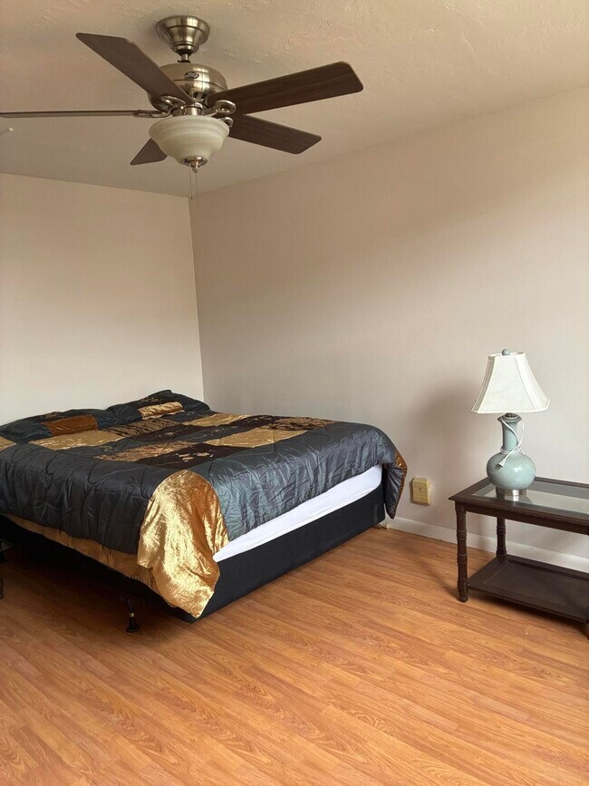 Building Photo - 2821 Somerset Dr