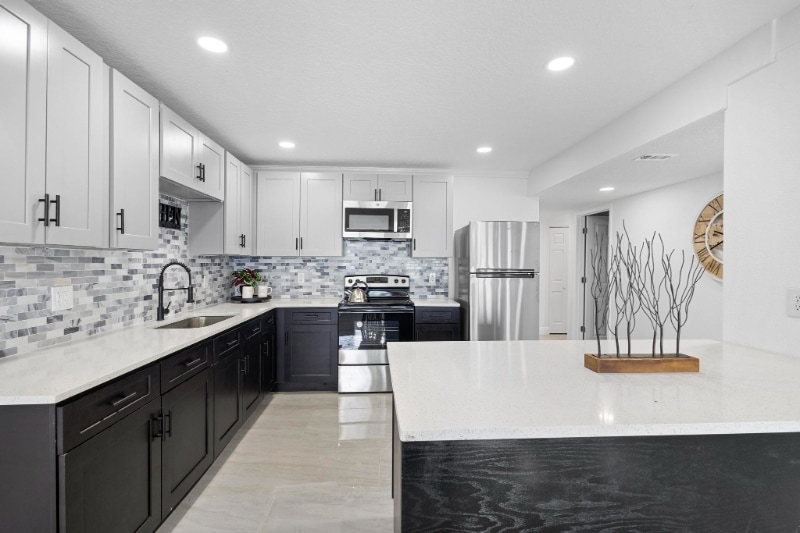 Building Photo - 1824 Lake St