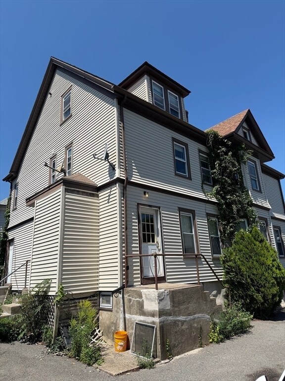 Building Photo - 253 Whitwell St