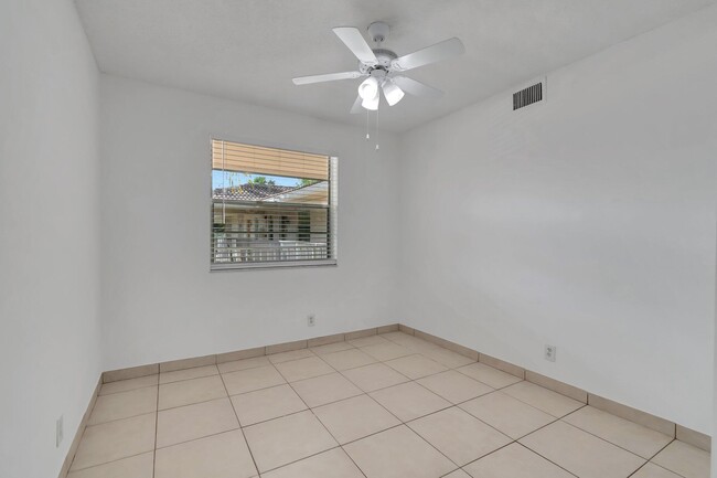 Building Photo - 8431 Royal Palm Blvd