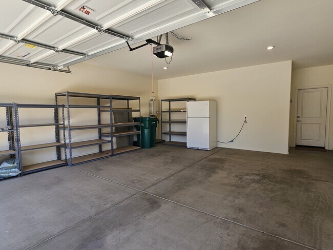 Building Photo - 10679 W Golson Dr