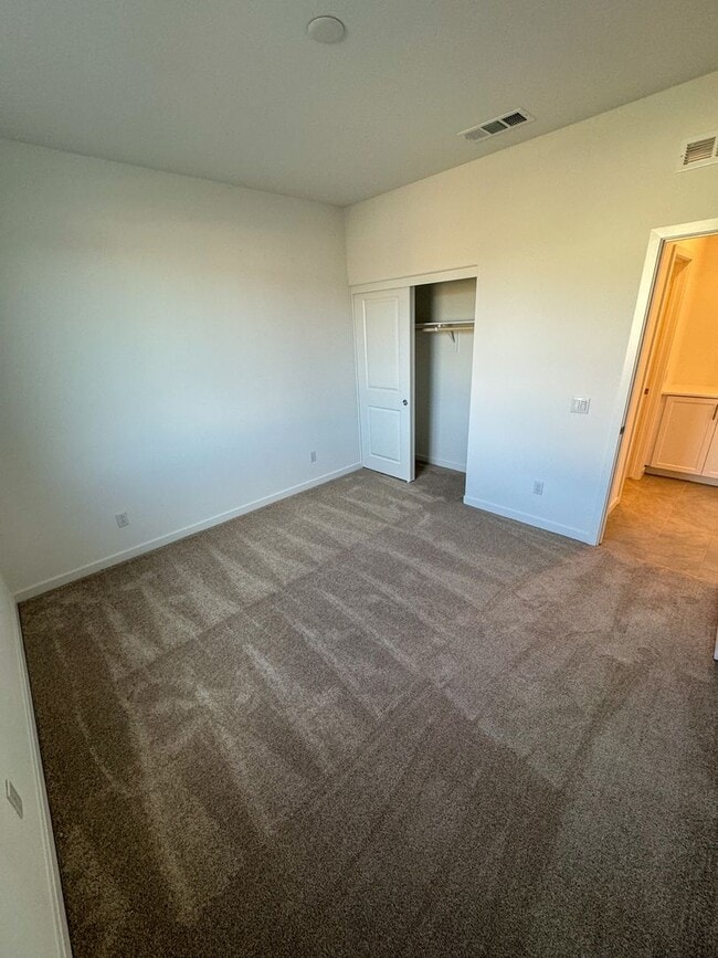 Building Photo - 5 bedroom Murrieta home for LEASE!