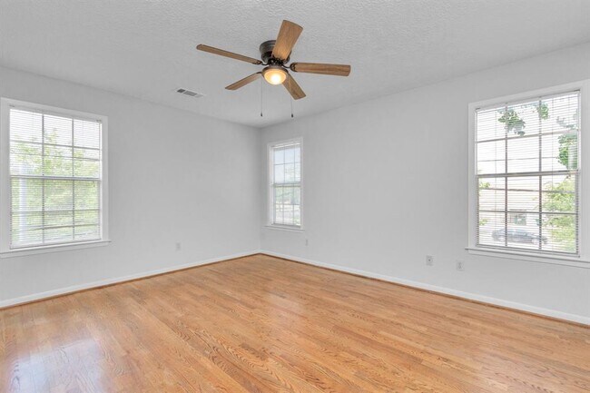 Building Photo - 2347 Sheridan St