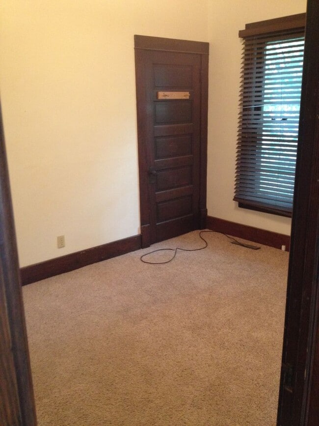 Building Photo - 3 Bed 1 Bath House