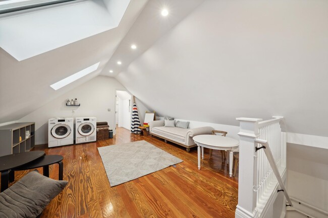 Building Photo - 1809 Page St