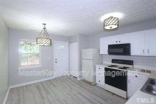 Building Photo - 2204 Springhill Ave
