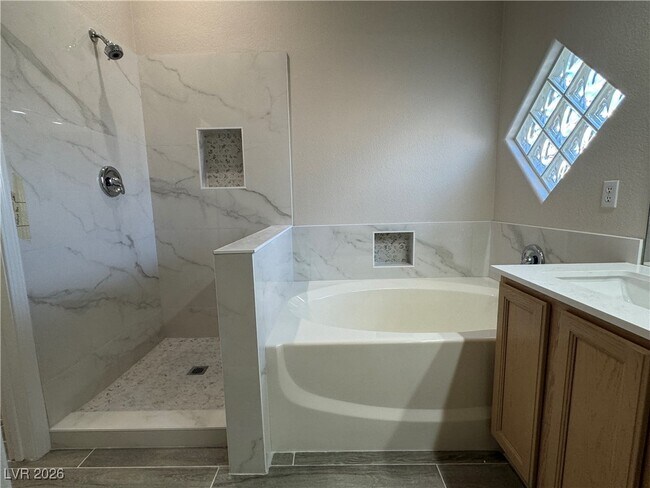 Building Photo - 8625 Desert Bird Dr