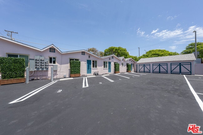 Building Photo - 314 N Venice Blvd